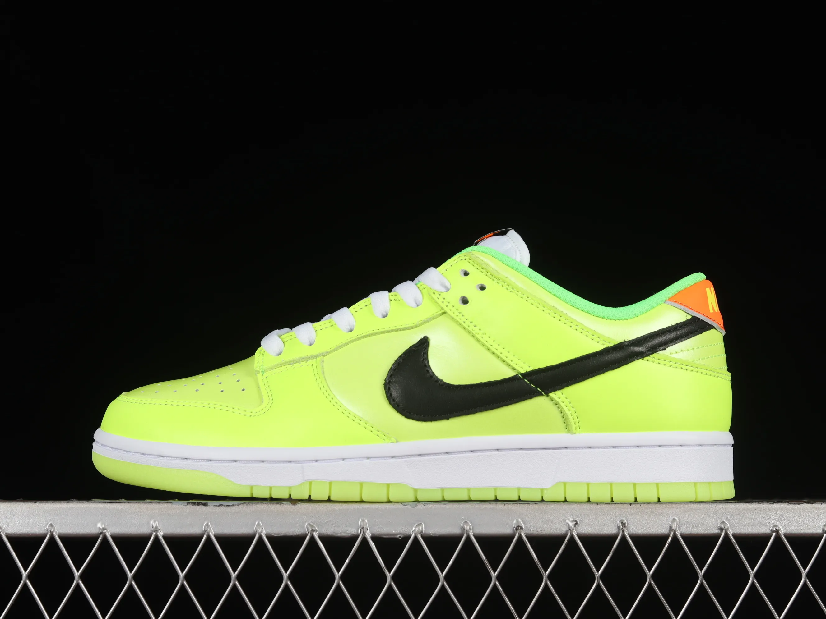All categories Nk SB Dunk series Nk SB Dunk Low low-top sneakers Nk Dunk Low "Glow In The Dark" fluorescent green SB low-top sports and leisure sneakers FJ4610-702